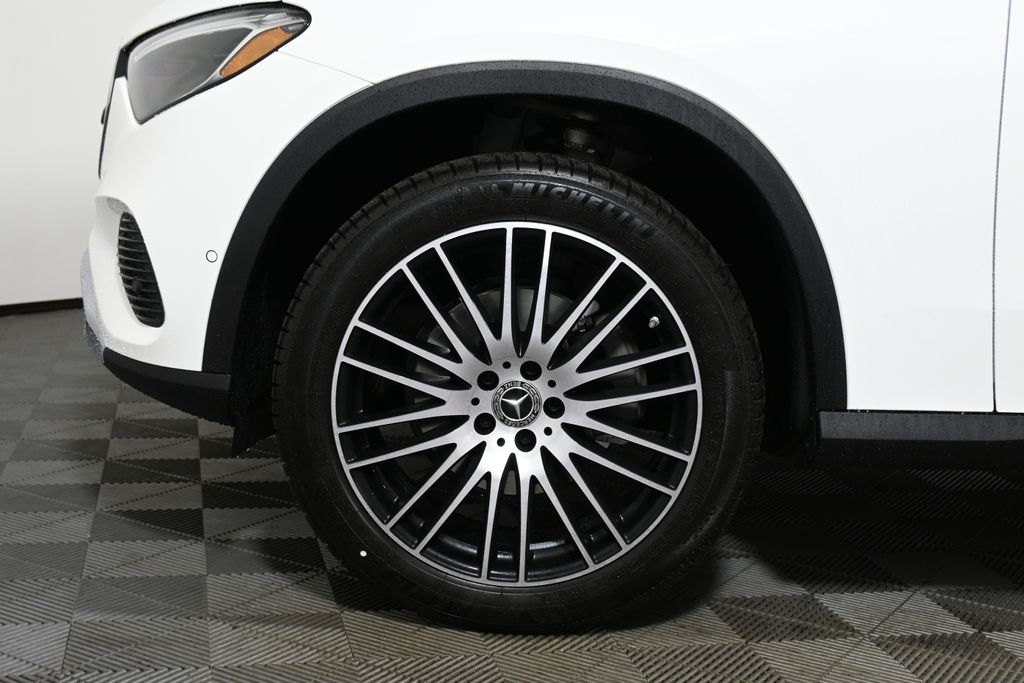2025 Mercedes-Benz GLC 300 11