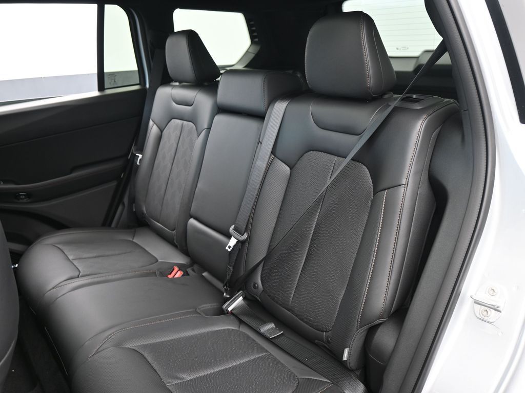 New 2026 Silver Zynith Clearcoat Jeep Overland image 30