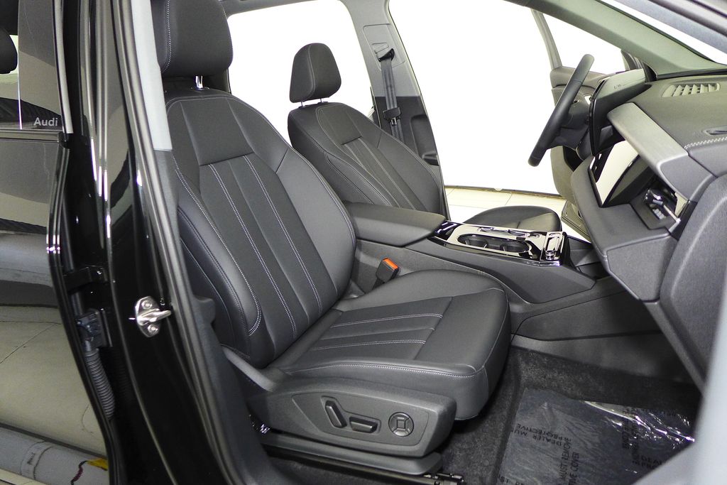 Thumbnail: 2025 Audi Q6 e-tron - 19