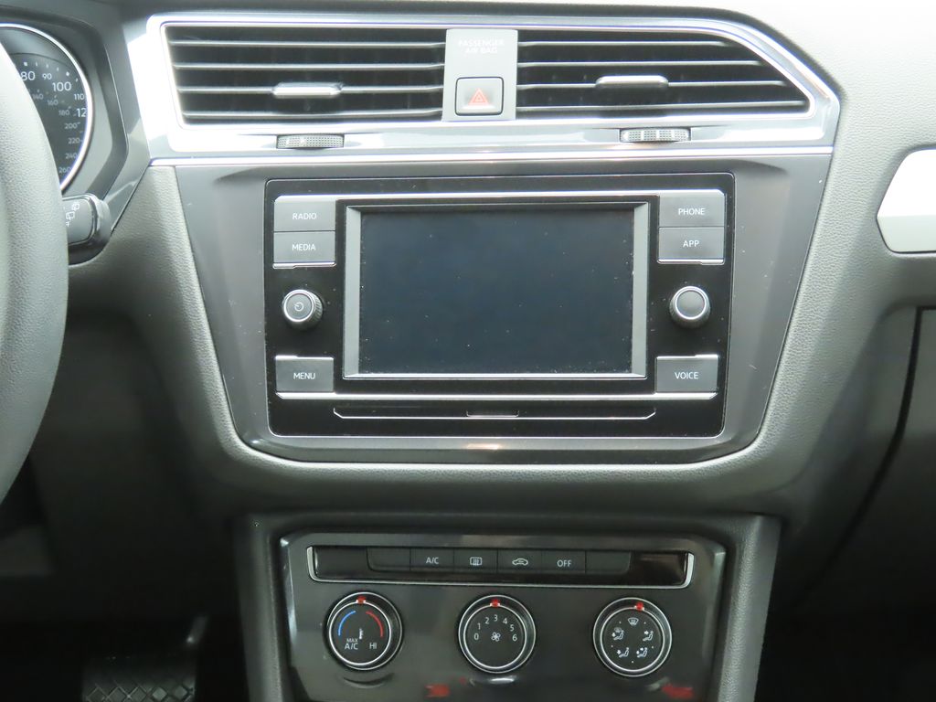 Thumbnail: 2021 Volkswagen Tiguan - 14