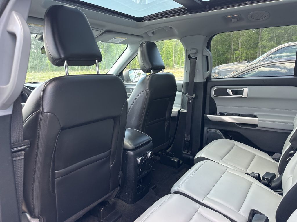 2021 Iconic Silver Metallic Ford Explorer XLT 4X4 SUV