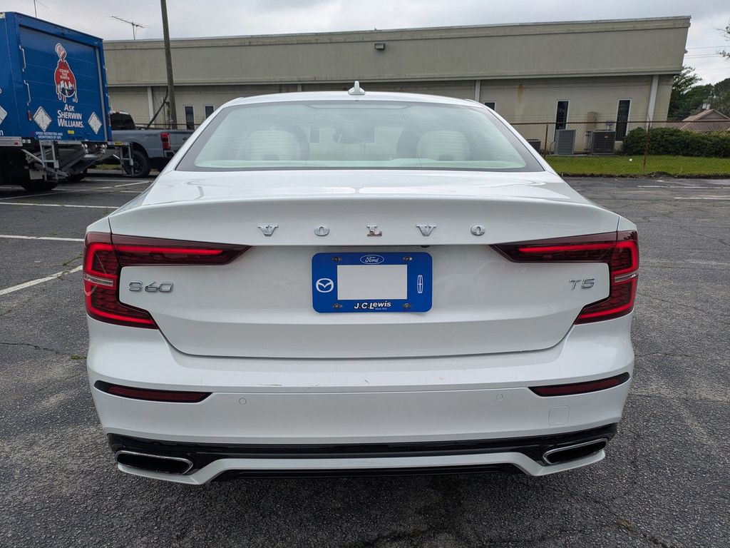2021 Volvo S60 T5 Momentum