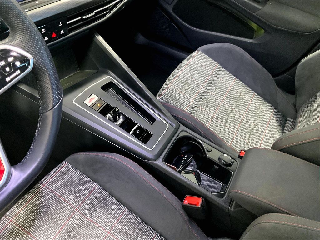 2022 Volkswagen Golf GTI — photo 20