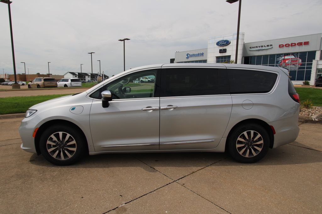 Used 2023 Chrysler Pacifica Hybrid Van
