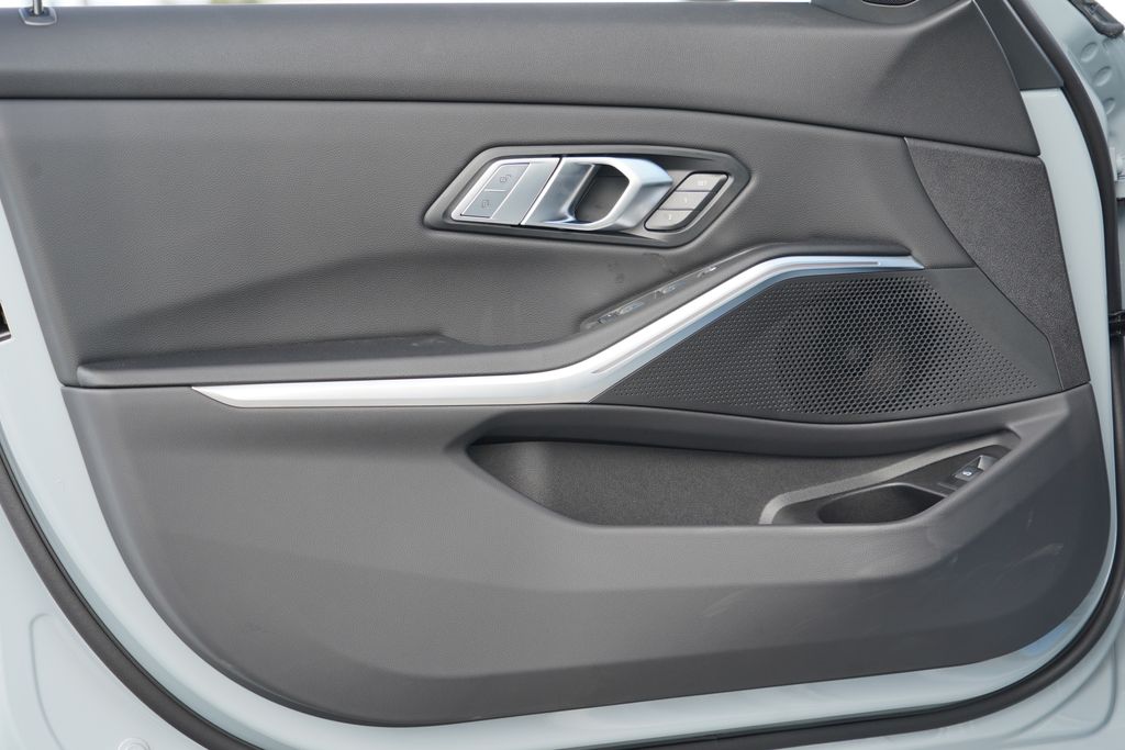 Thumbnail: 2026 BMW 3 Series - 9