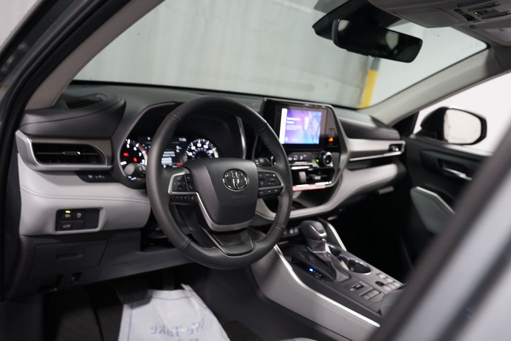Thumbnail: 2026 Toyota Highlander - 11