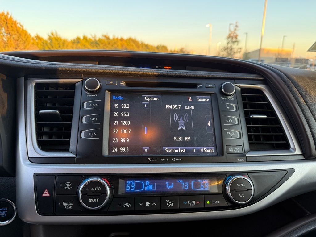 Thumbnail: 2017 Toyota Highlander - 17