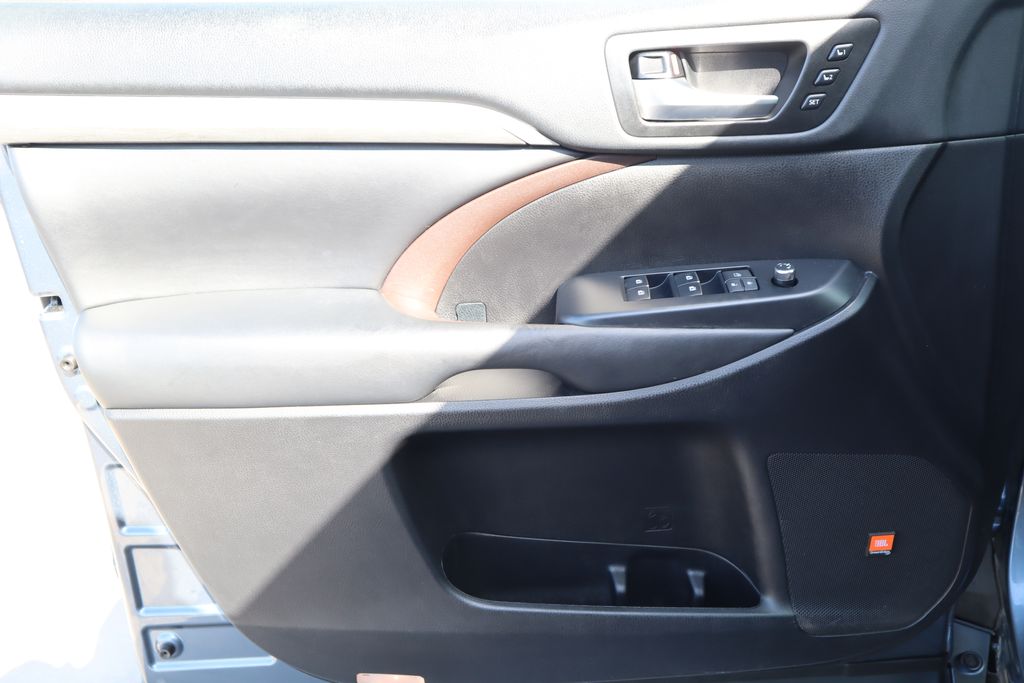 Thumbnail: 2019 Toyota Highlander - 24