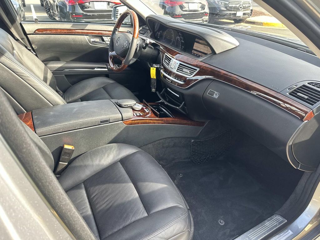 Thumbnail: 2011 Mercedes-Benz S-Class - 21