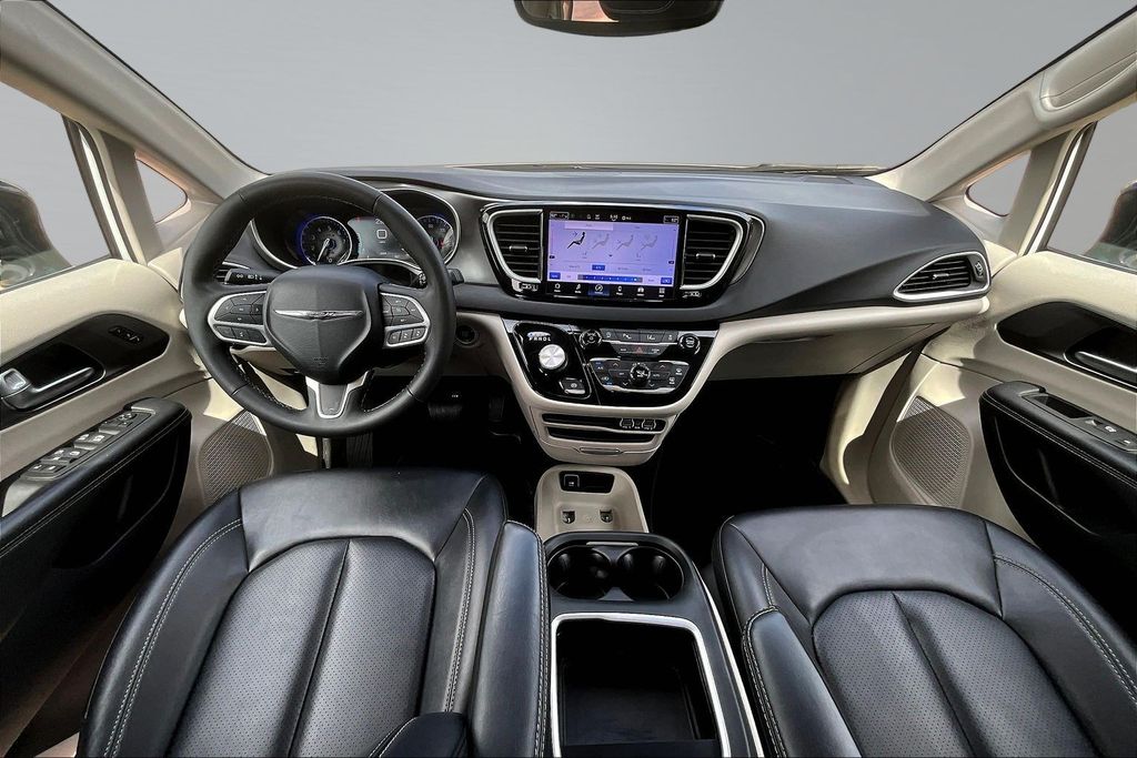2024 Chrysler Pacifica Touring L - 7
