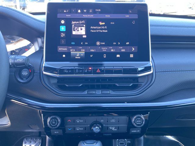 New 2026 White/off-white Jeep Latitude image 10