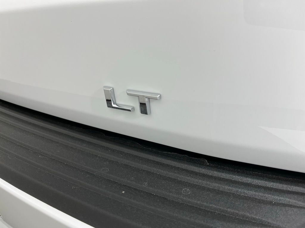 2025 Chevrolet Suburban LT 20