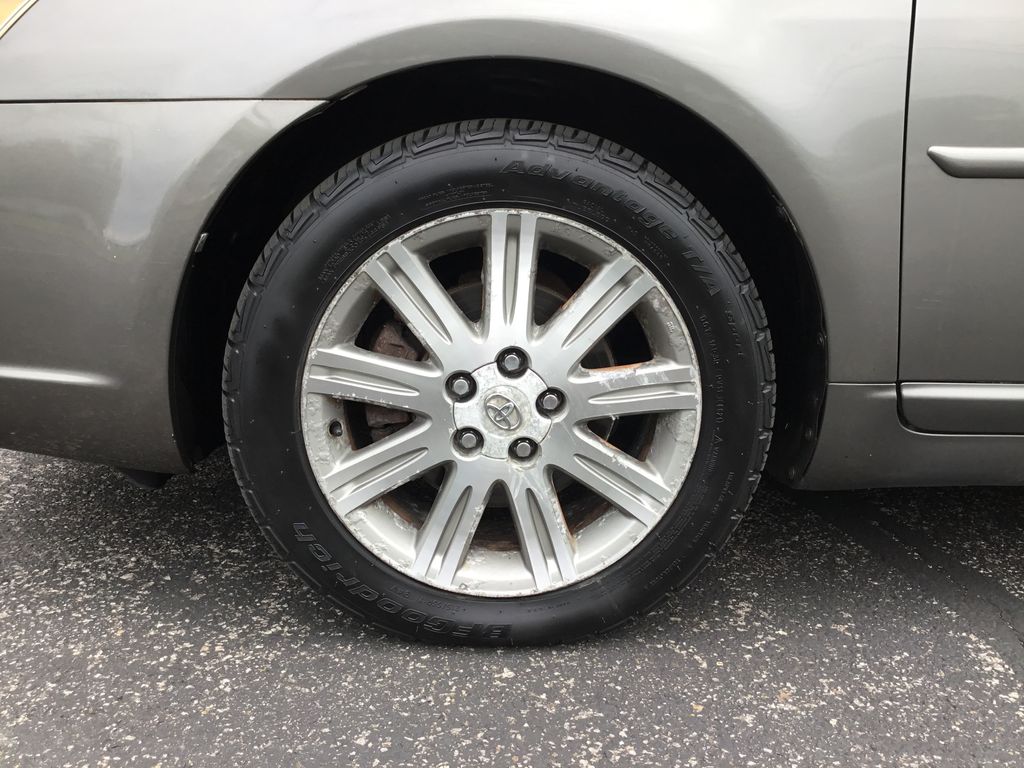 2005 Toyota Avalon XL 9