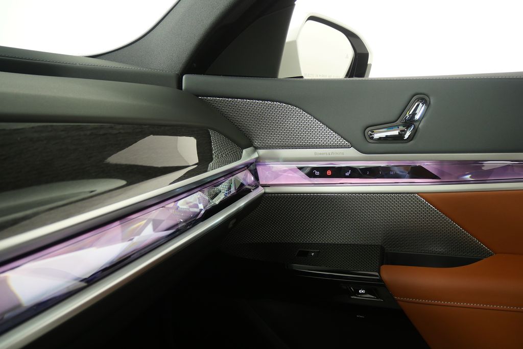 Thumbnail: 2025 BMW 7 Series - 25