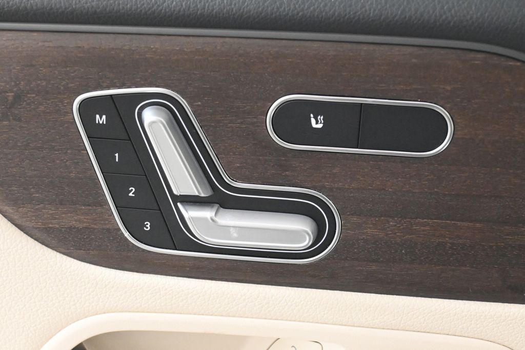 Thumbnail: 2022 Mercedes-Benz GLB - 27