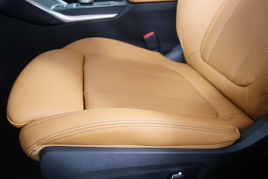 Thumbnail: 2026 BMW i4 - 10