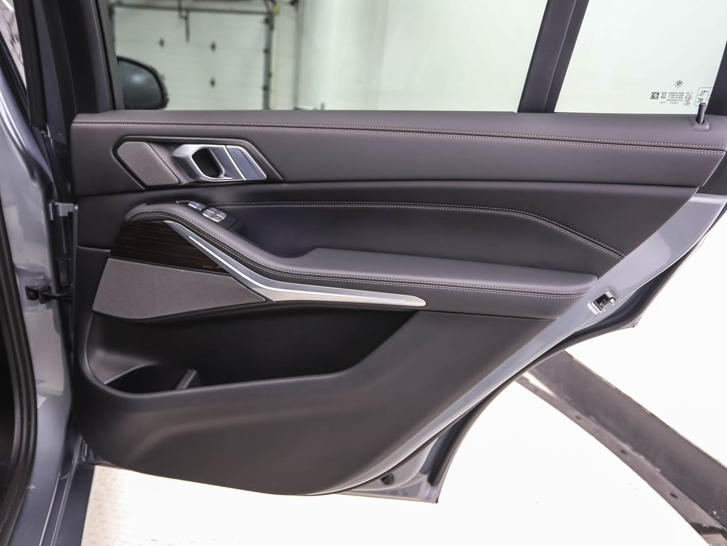 Thumbnail: 2025 BMW X7 - 30