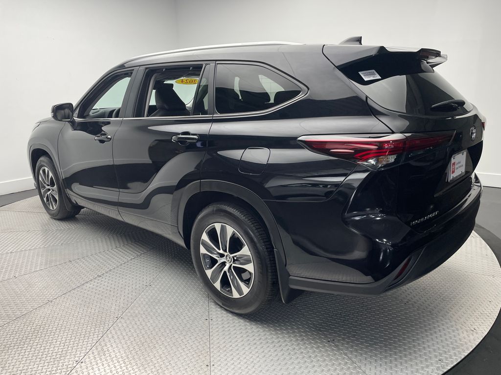 Thumbnail: 2024 Toyota Highlander - 7