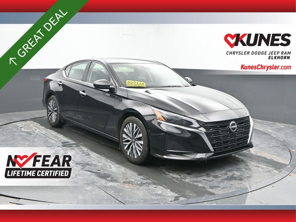 Super Black Clearcoat 2024 Nissan Altima Sedan Front-Wheel Drive Continuously Variable Transmission
