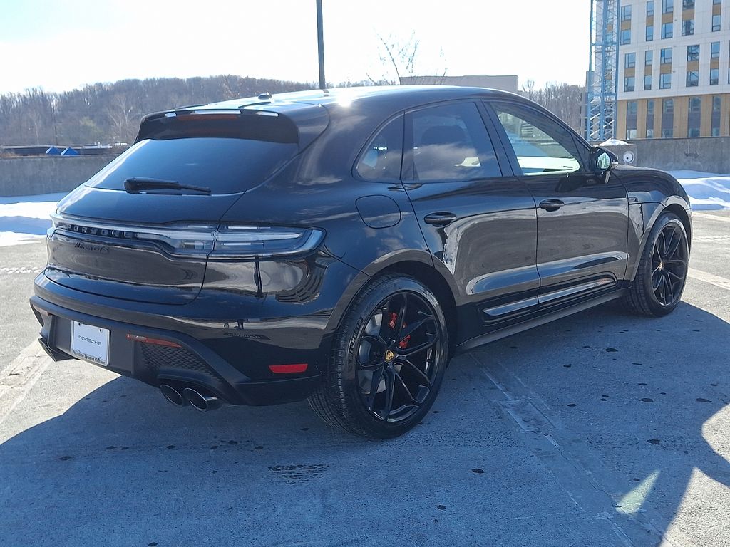 Thumbnail: 2026 Porsche Macan - 8