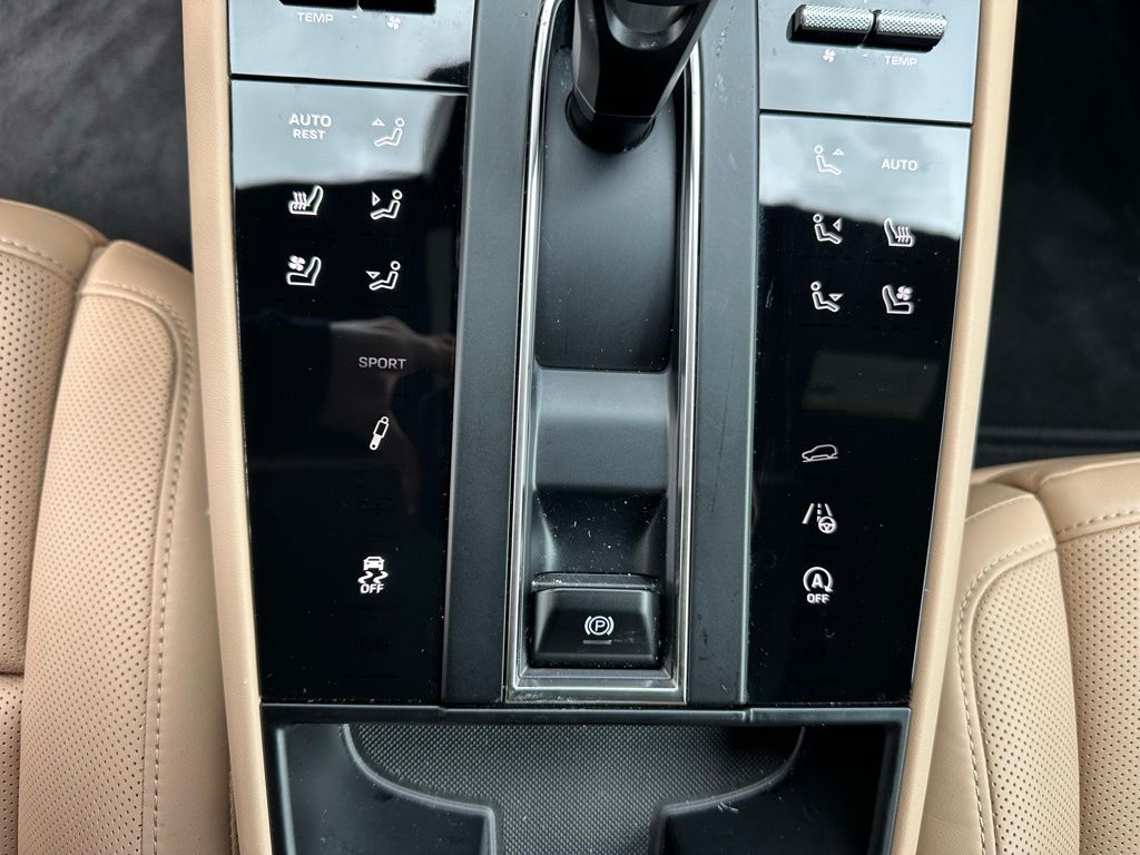 Thumbnail: 2025 Porsche Macan - 25