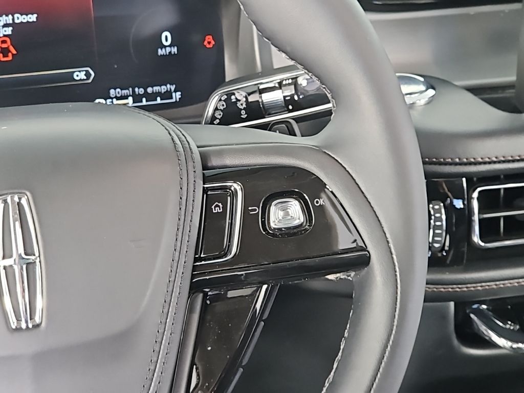 Thumbnail: 2023 Lincoln Aviator - 30