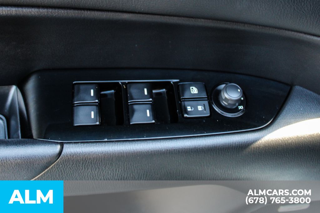 Used 2018 White Mazda Touring image 36