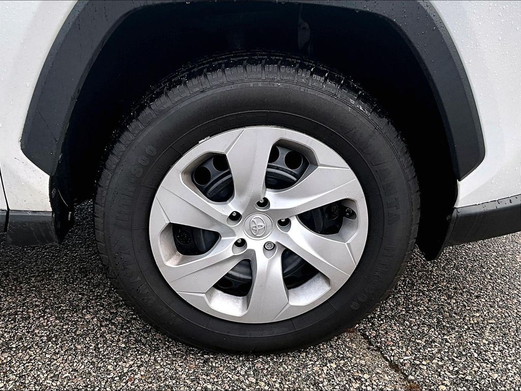 2021 Toyota RAV4 — photo 7
