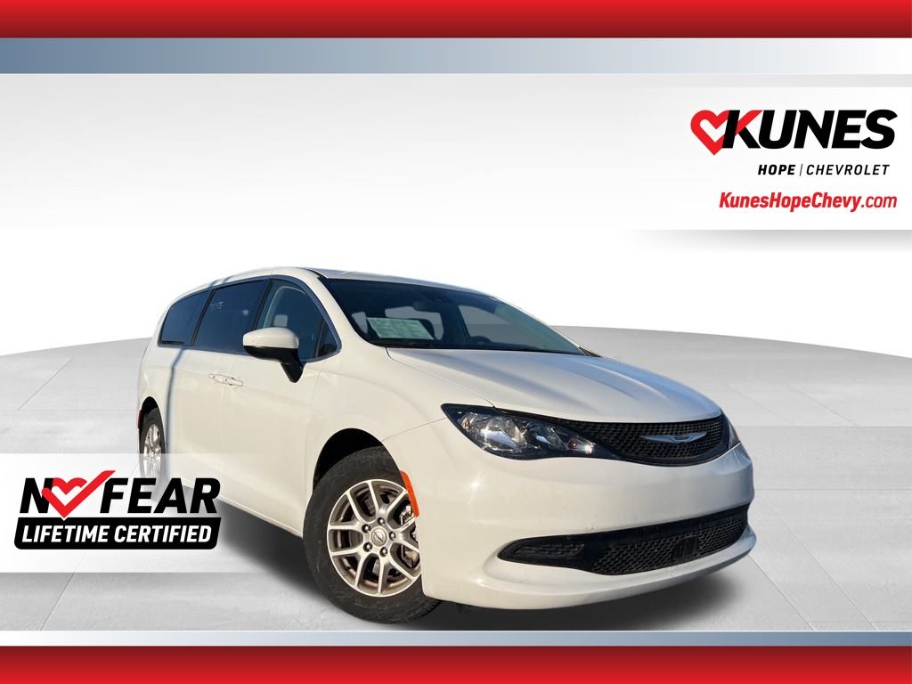 2023 Chrysler Voyager LX FWD