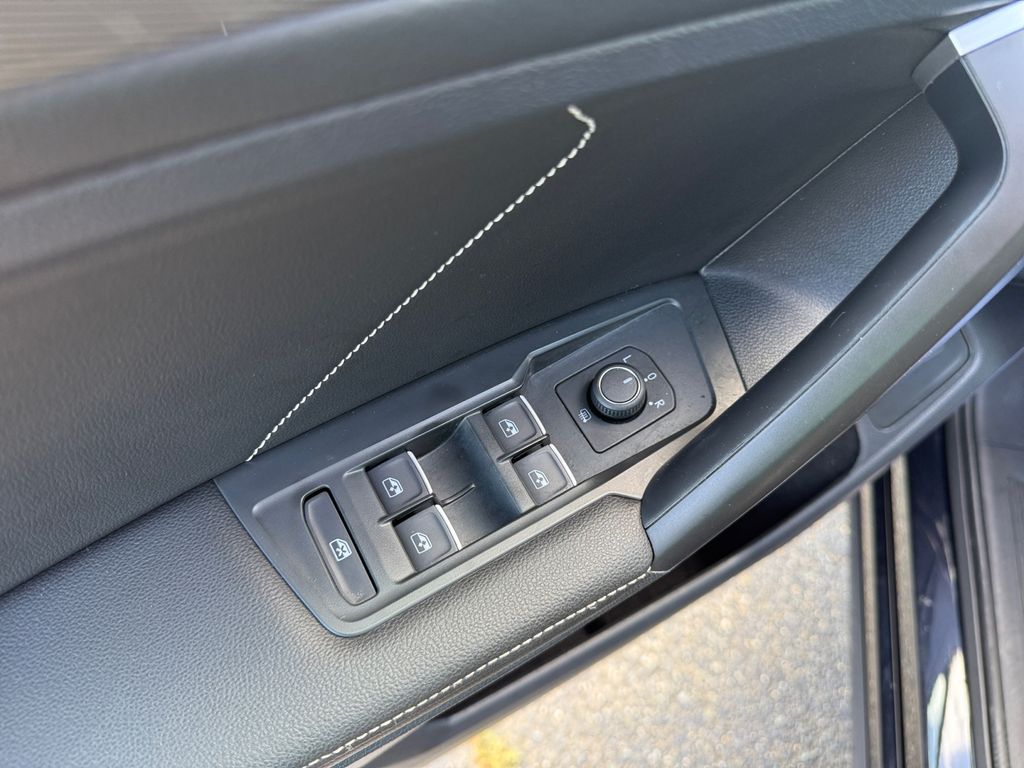 2024 Volkswagen Tiguan 2.0T SE photo