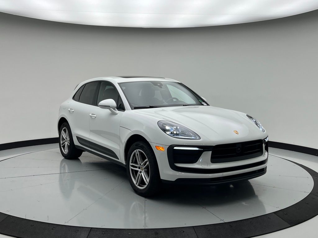 Thumbnail: 2024 Porsche Macan - 3