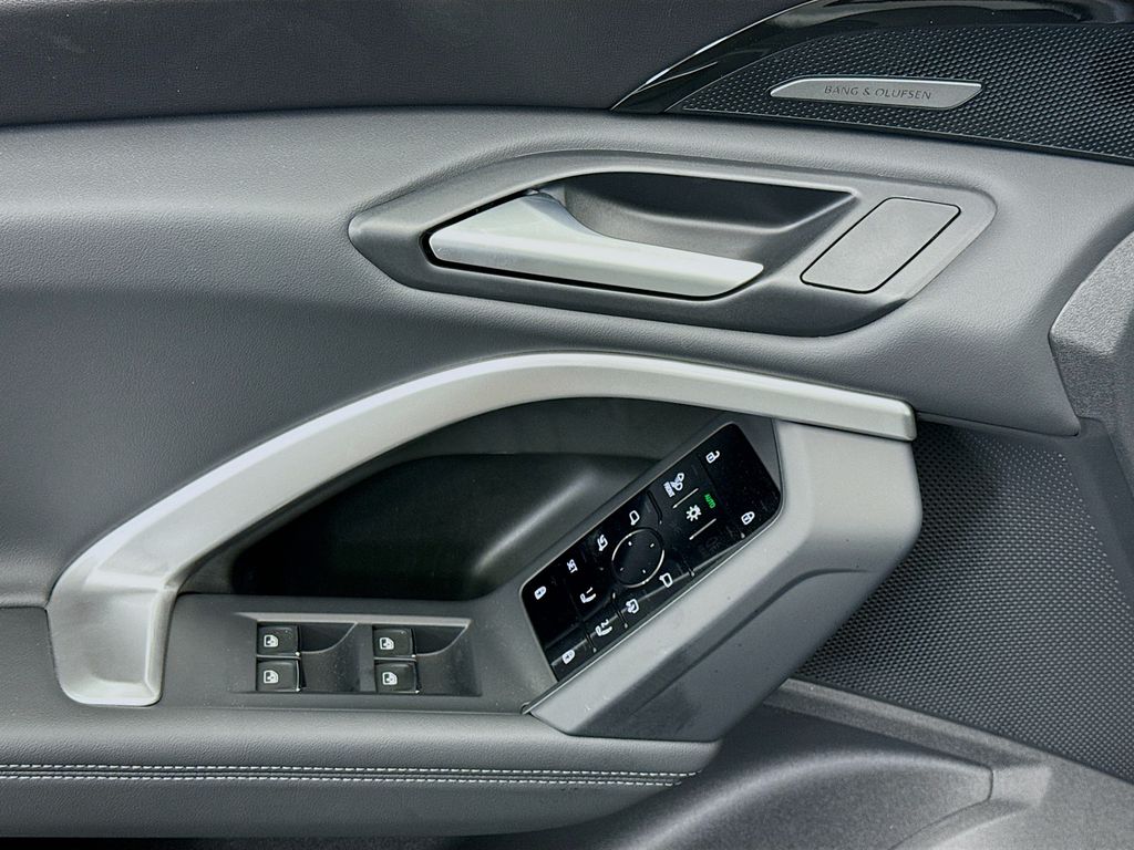 Thumbnail: 2025 Audi Q5 - 22