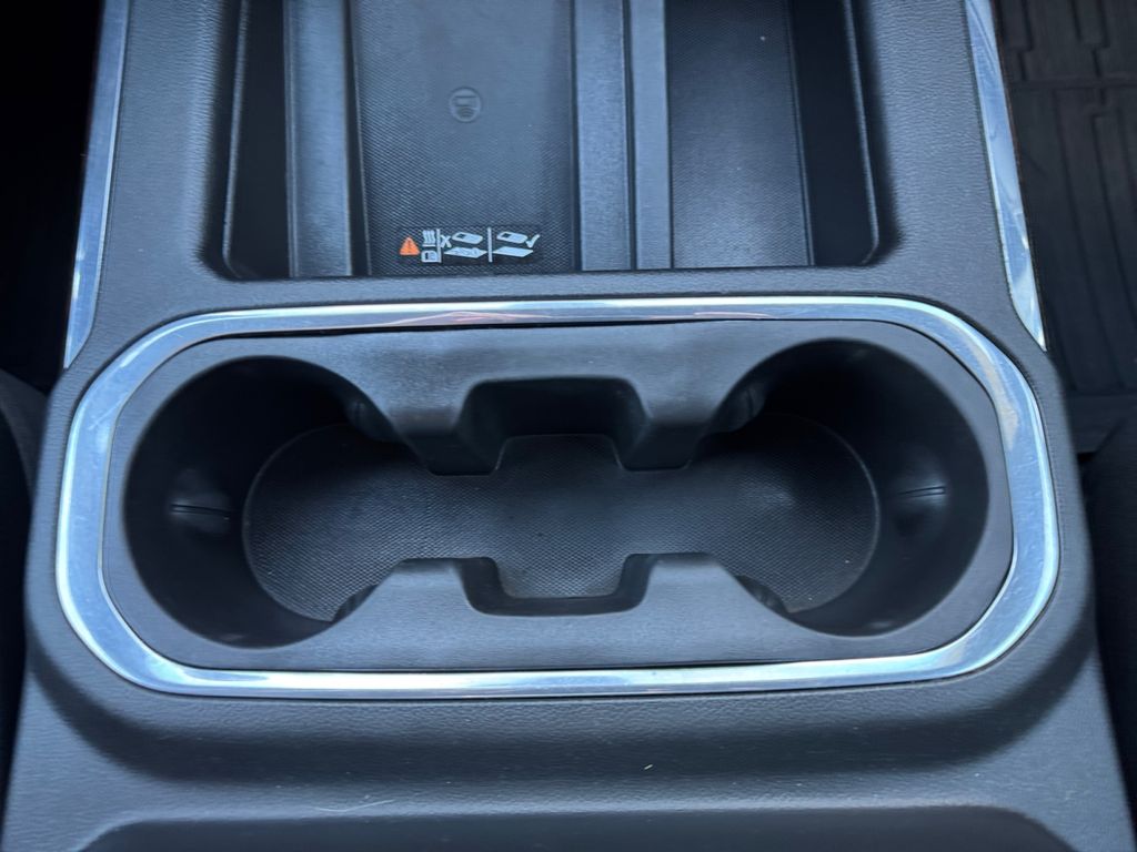 Used 2023 White GMC Denali image 19