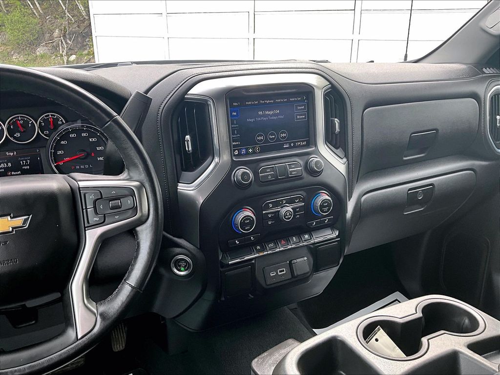 2021 Chevrolet Silverado 1500 — photo 18