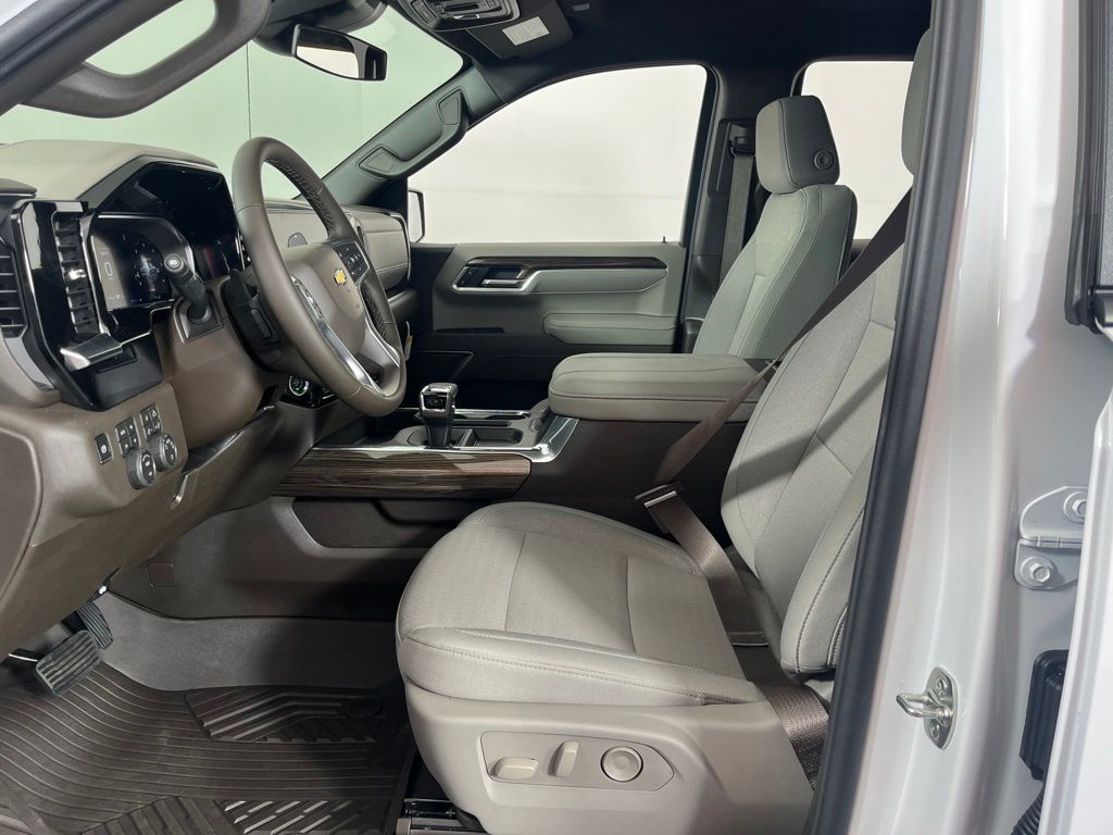 Thumbnail: 2026 Chevrolet Silverado 1500 - 21