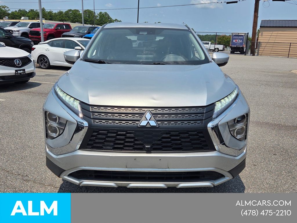 Used 2024 Silver Mitsubishi SE image 2