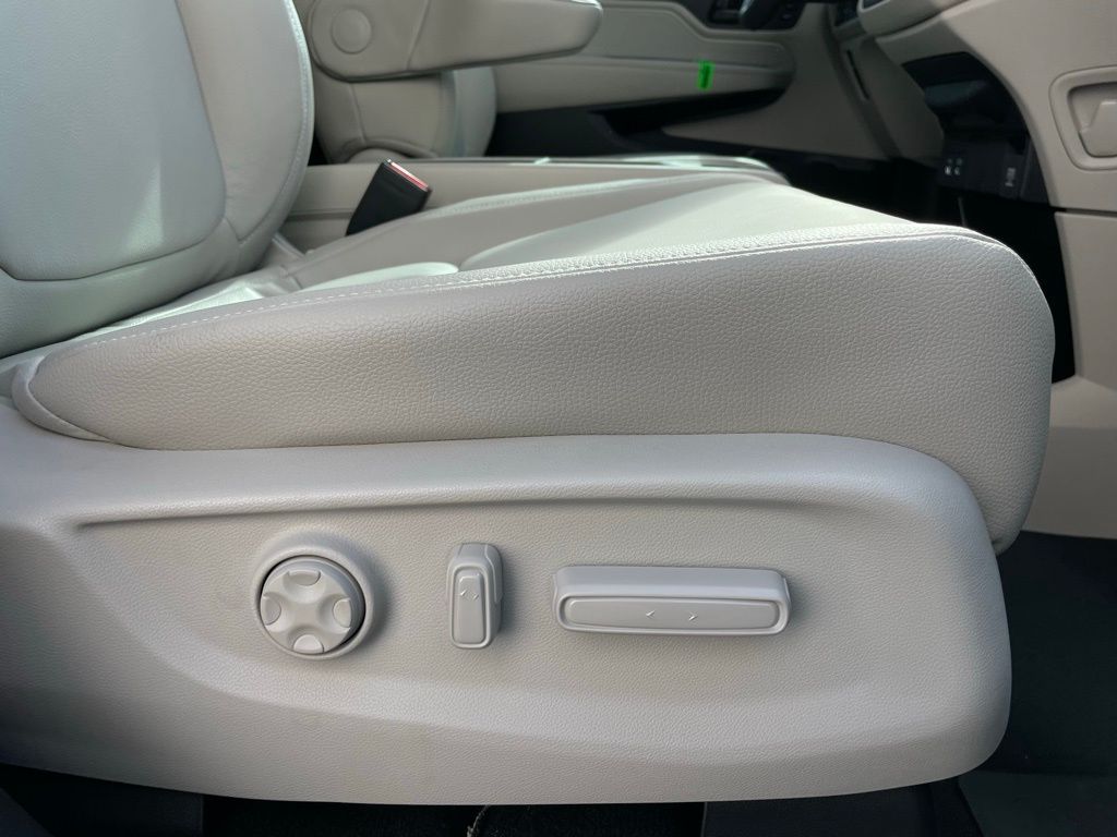 Thumbnail: 2025 Honda Odyssey - 31