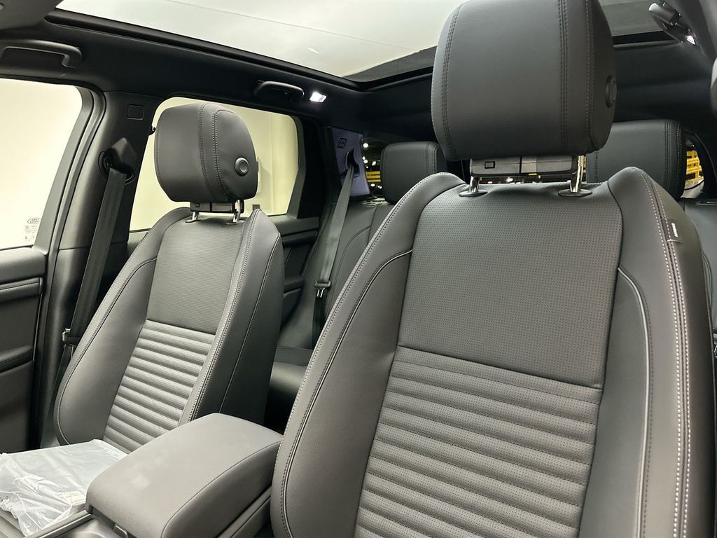 Thumbnail: 2025 Land Rover Discovery Sport - 8