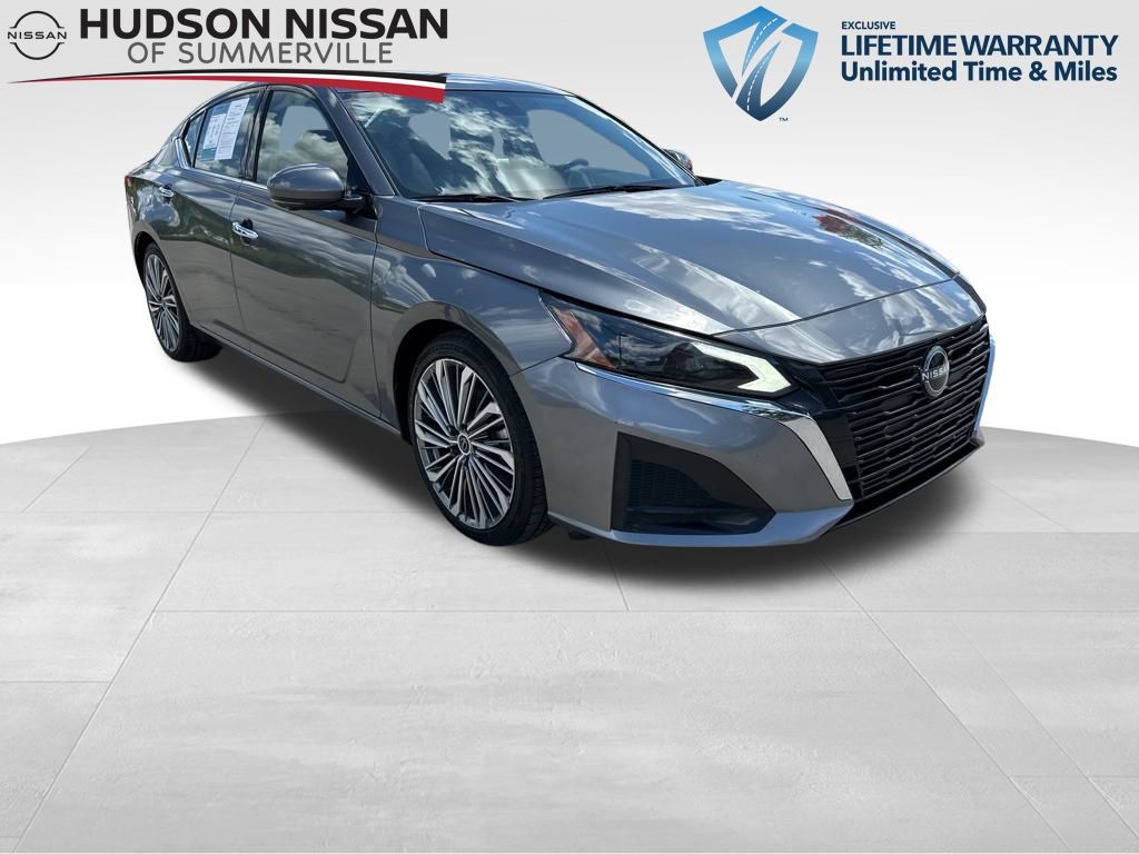 2023 Gun Metallic Nissan Altima 2.5 SL Sedan