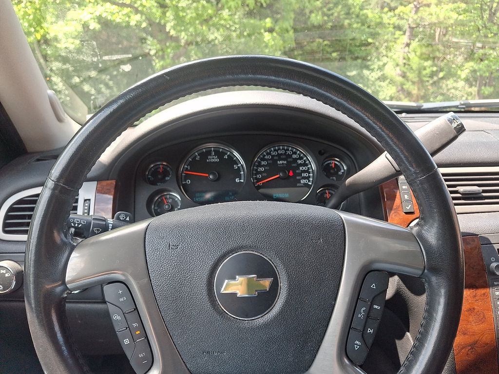 Thumbnail: 2012 Chevrolet Suburban - 20