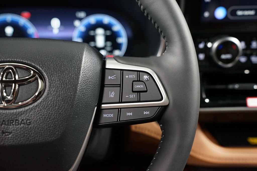 Thumbnail: 2026 Toyota Highlander - 14