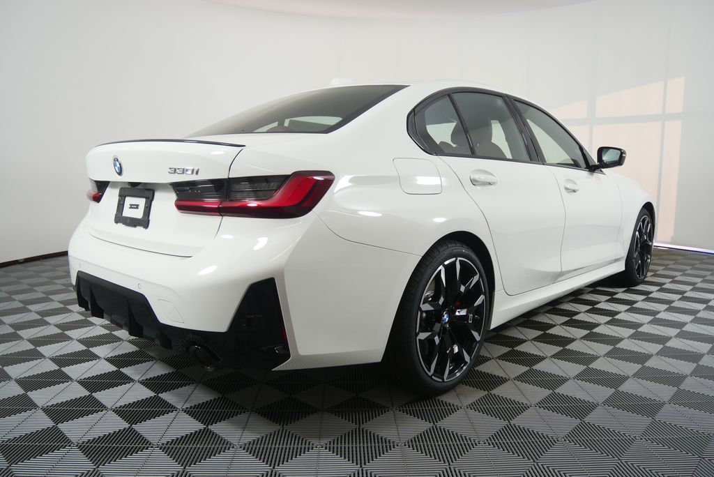 Thumbnail: 2026 BMW 3 Series - 3