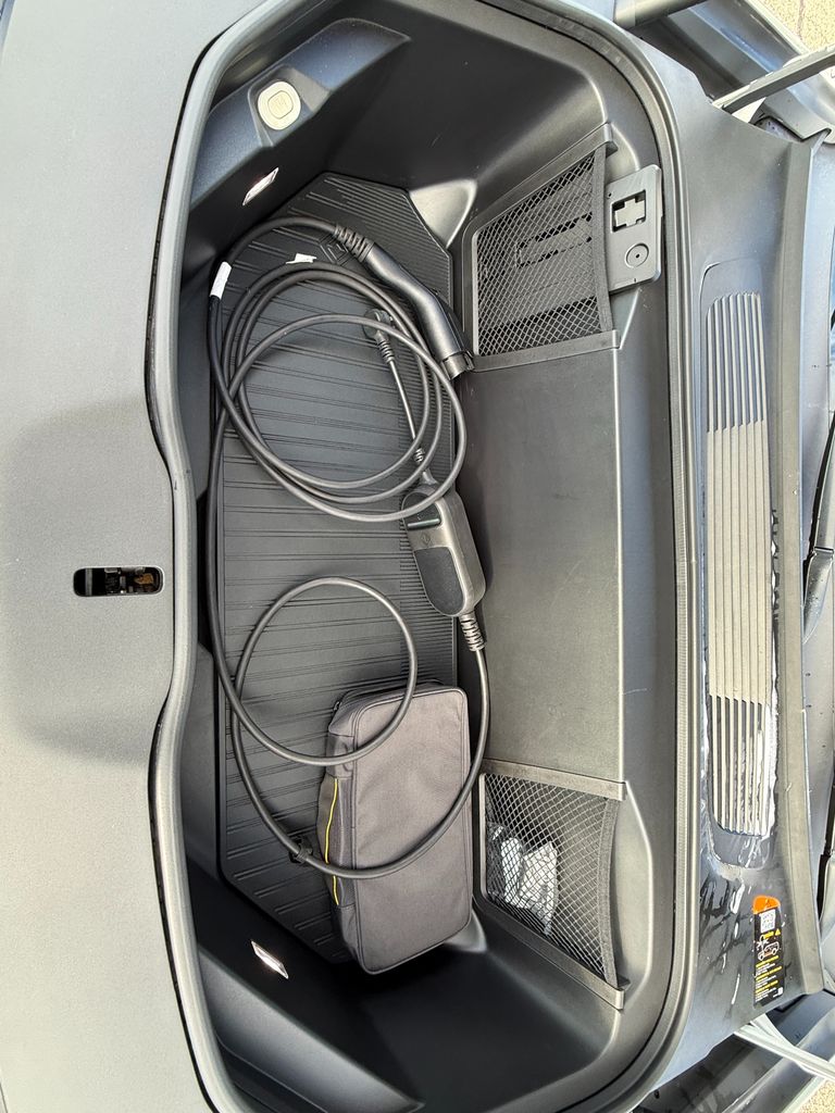 Rivian R1S