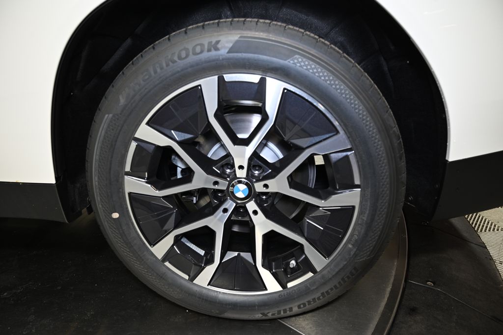 Thumbnail: 2026 BMW X3 - 12