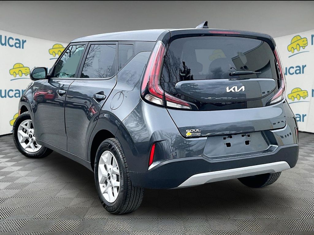 2023 Kia Soul — photo 2