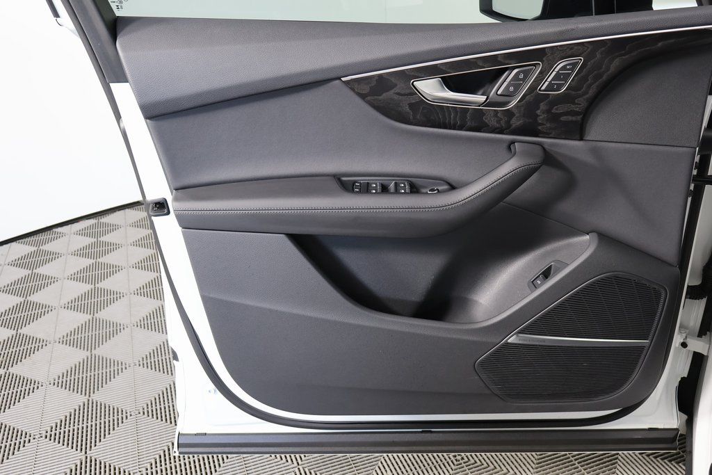 Thumbnail: 2023 Audi Q7 - 12