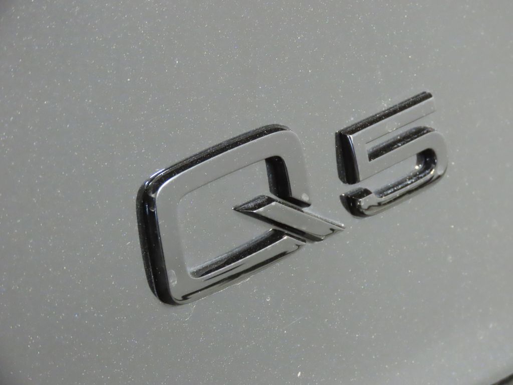 Thumbnail: 2023 Audi Q5 - 9