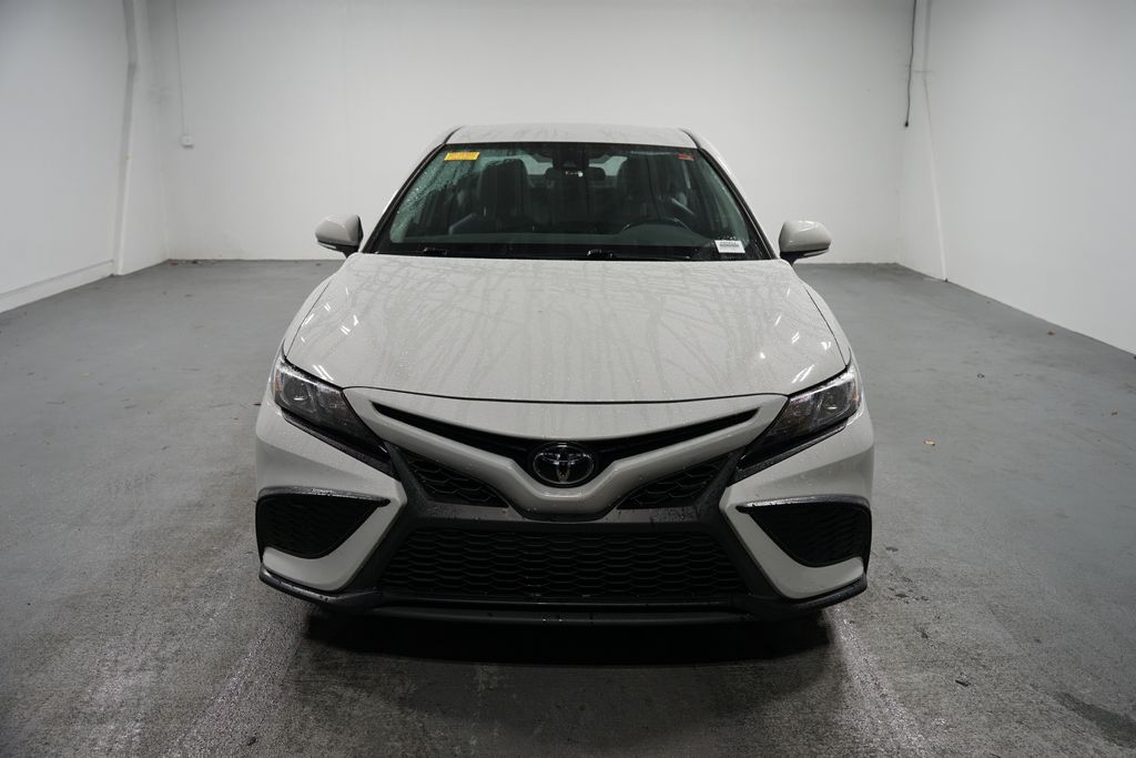 2022 Toyota Camry SE 2