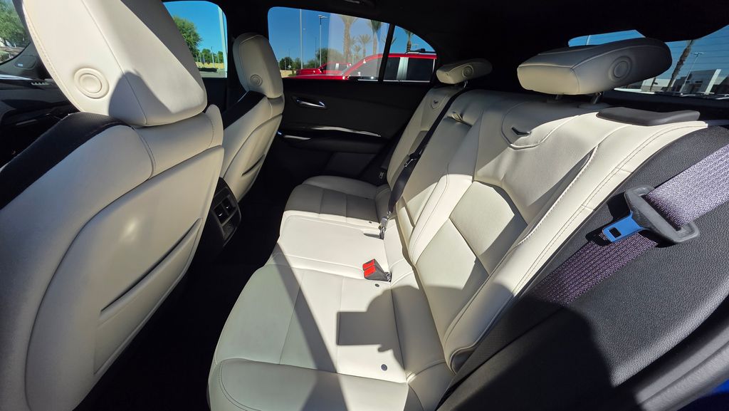 Thumbnail: 2021 Cadillac XT4 - 20