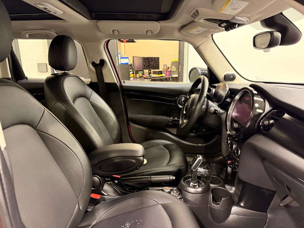 Thumbnail: 2022 MINI Cooper - 30